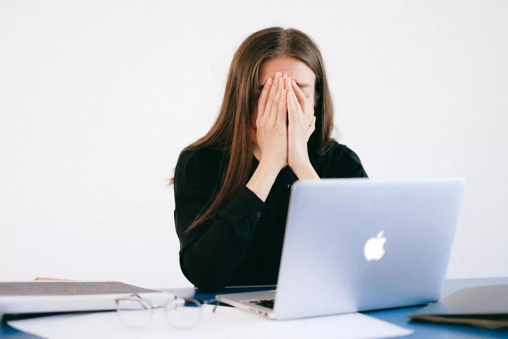 أفكار خاطئة عن نهاية العلاقات العاطفية