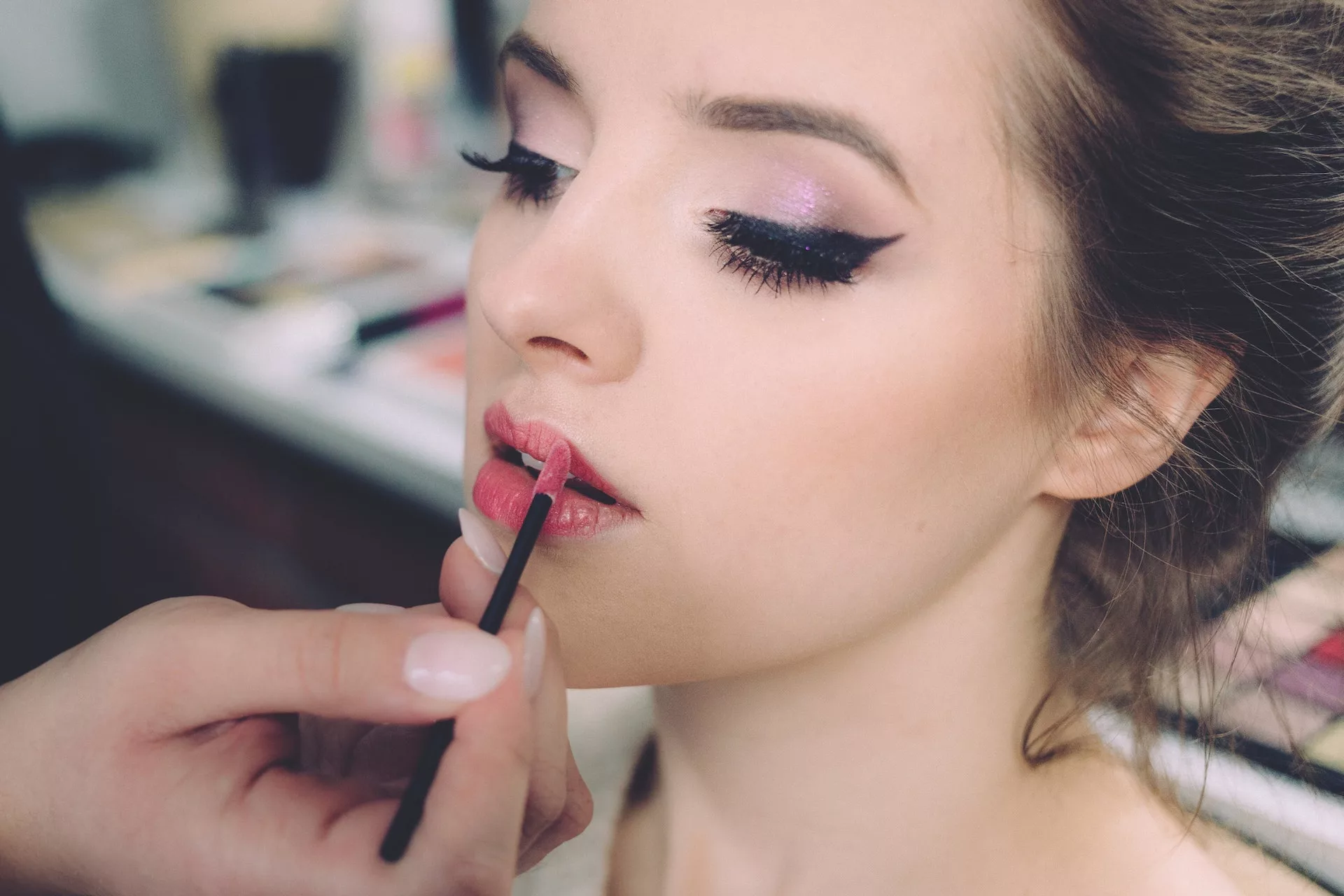 Les indispensables du maquillage de la mariée 2023