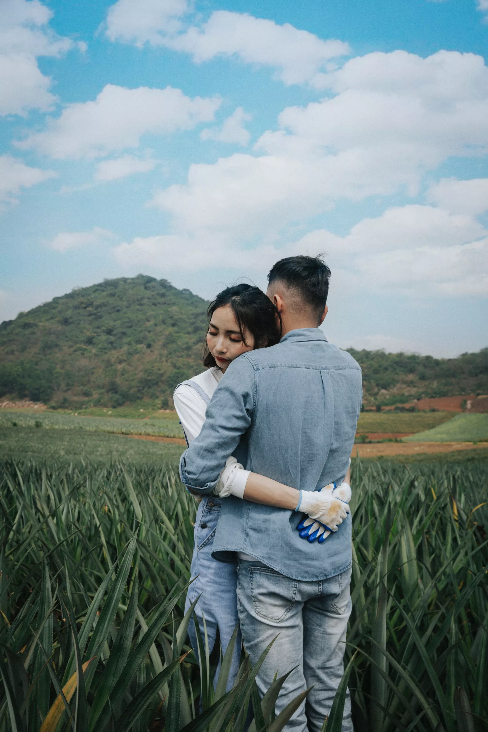 The Top 8 Benefits of Hugging You Should Know