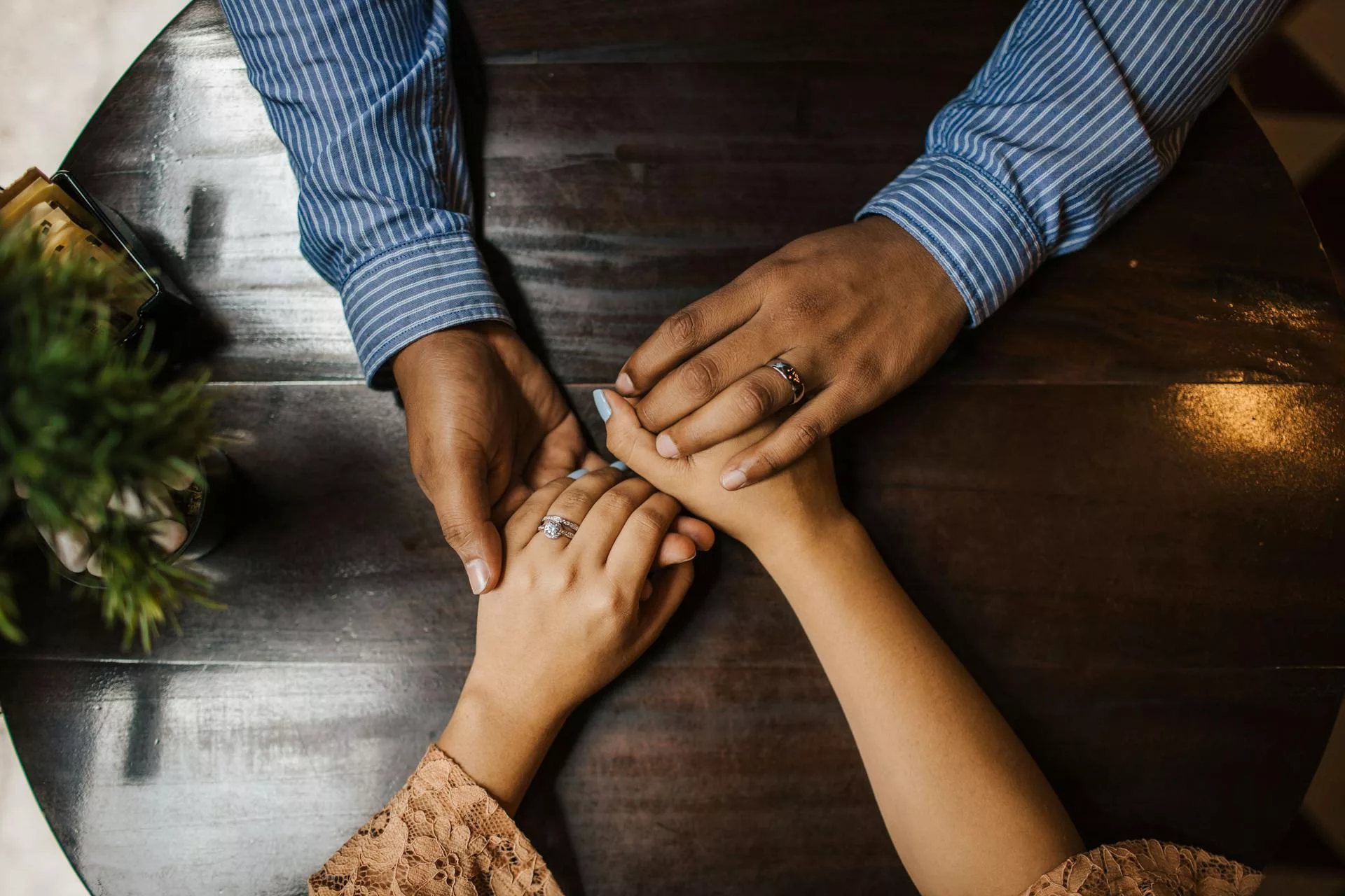 How to Maintain Emotional Balance During Online Matchmaking
