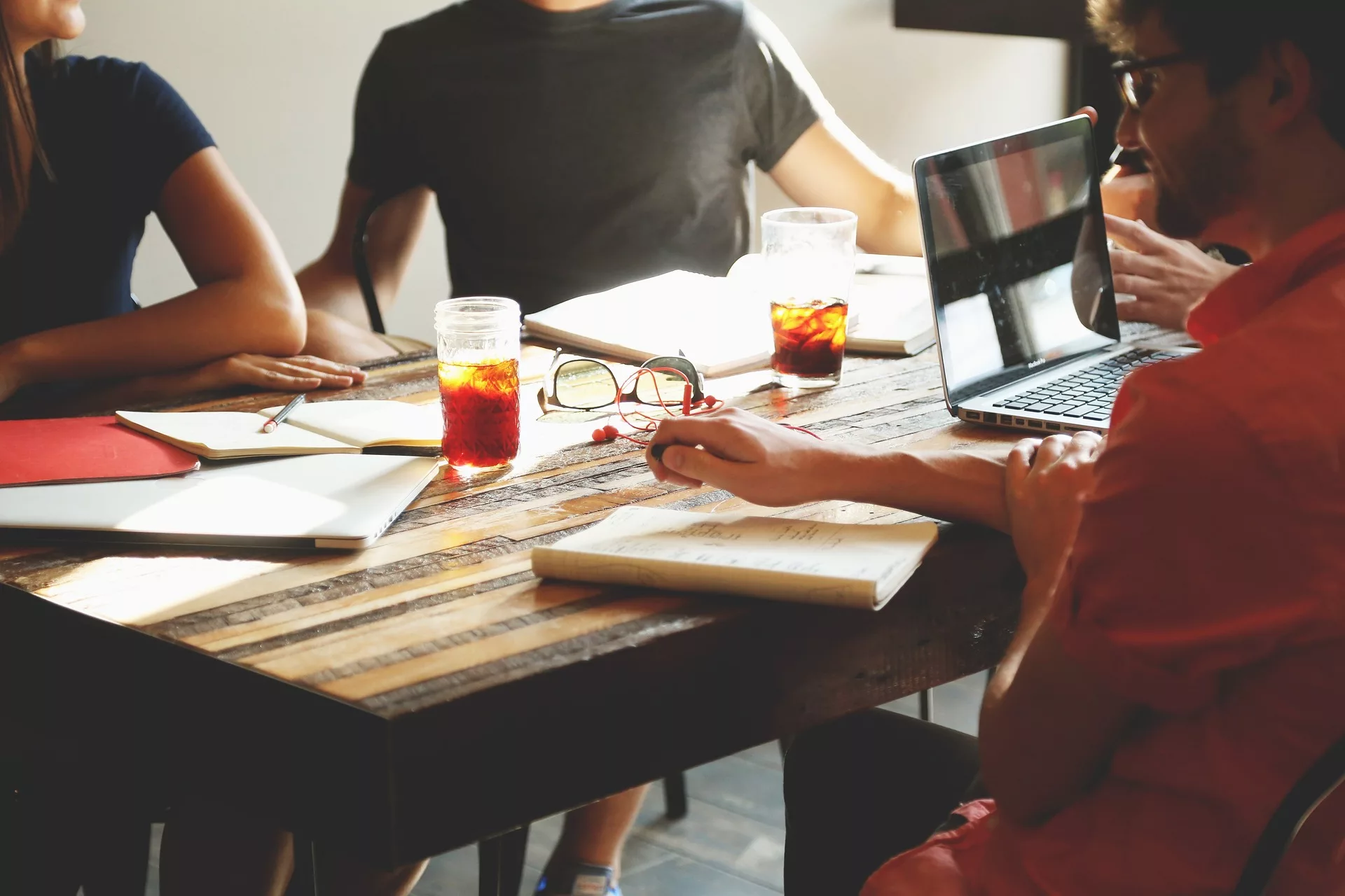 L'importance de nouer des relations sociales saines et comment rencontrer les autres efficacement