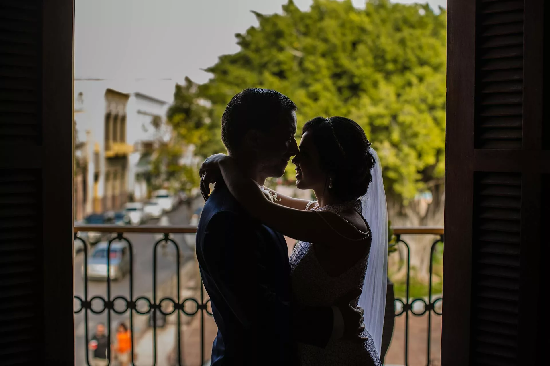 How to Build Trust with Your Spouse: A Comprehensive Guide