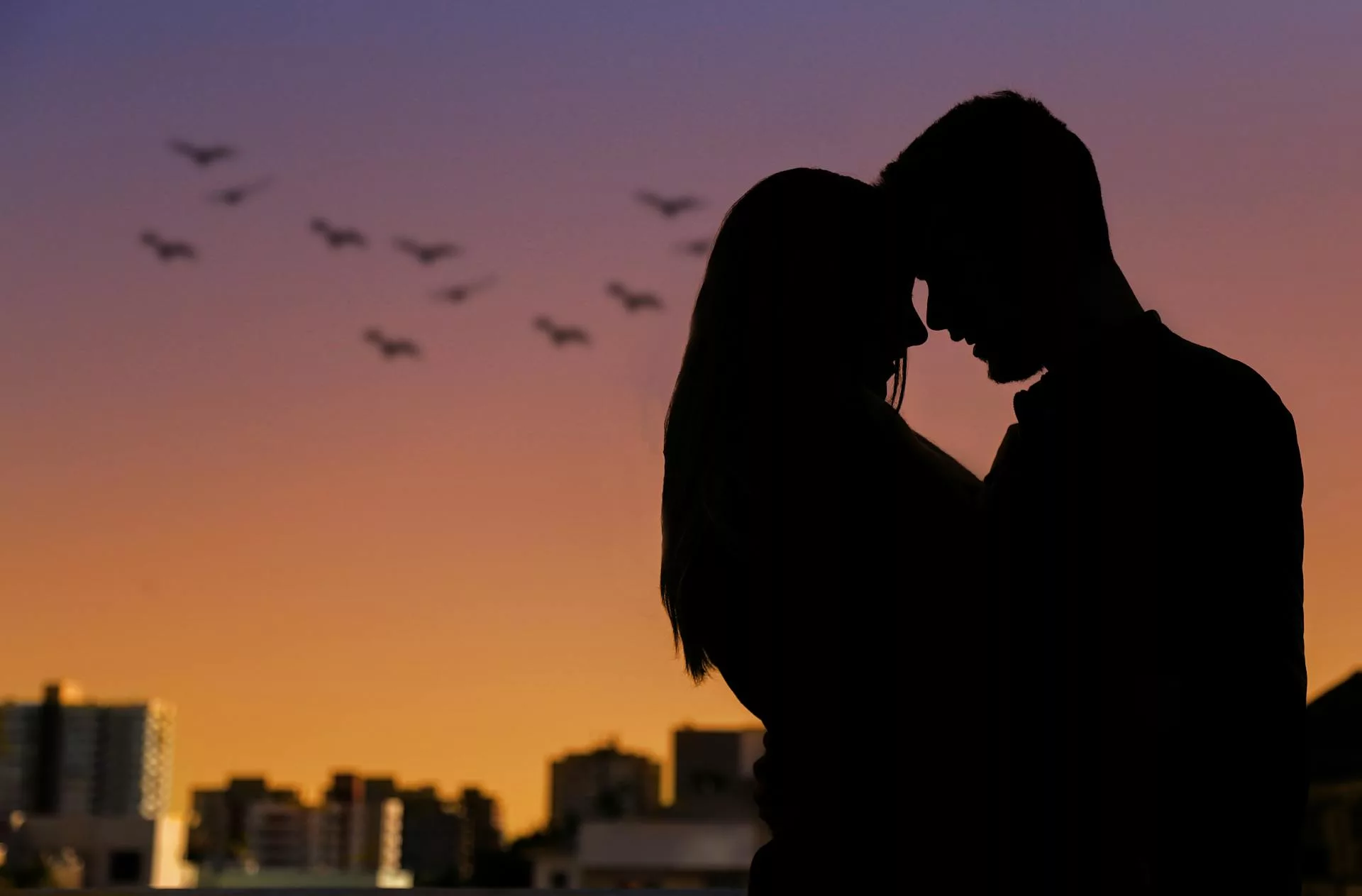 Comment exprimer l'amour par le langage corporel ? Le guide du langage silencieux